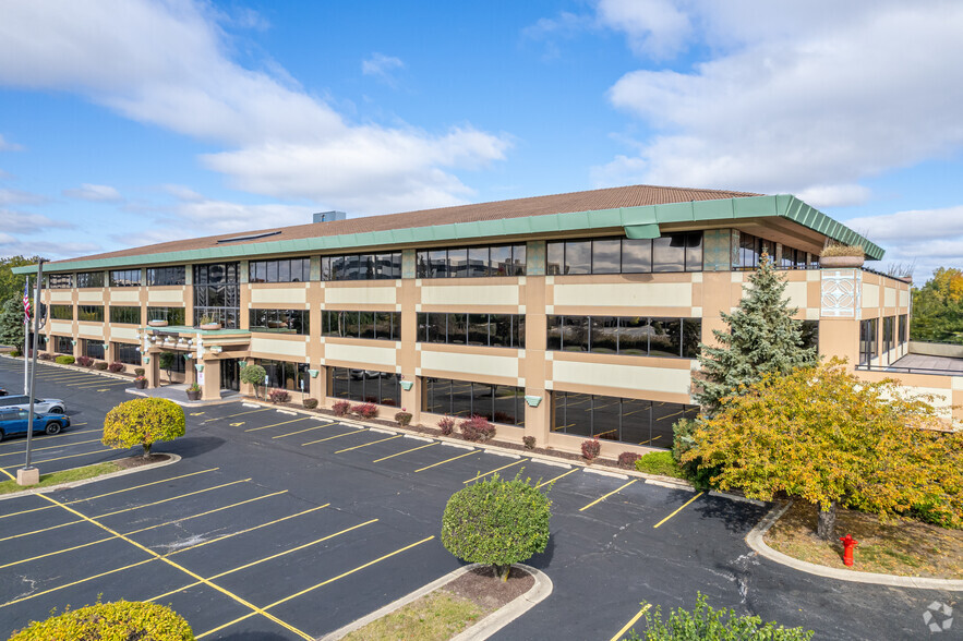 1000 Royce Blvd, Oakbrook Terrace, IL à louer - Photo du bâtiment - Image 1 de 12