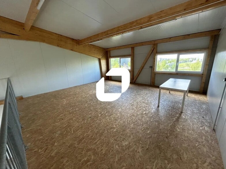 Bureau dans Combs-la-Ville à louer - Photo du bâtiment - Image 3 de 14