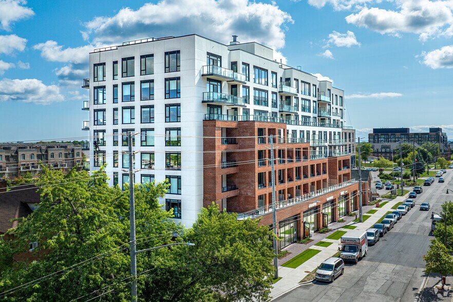 2475 Old Bronte Rd, Oakville, ON à louer - Photo du bâtiment - Image 2 de 32