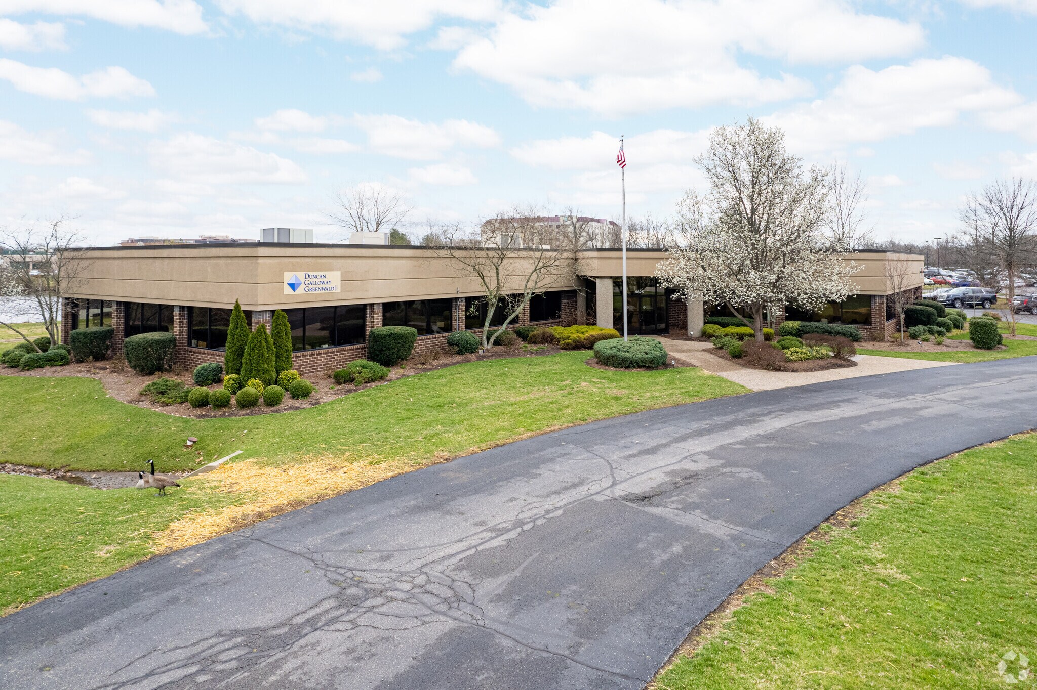 9625-9627 Ormsby Station Rd, Louisville, KY for lease Primary Photo- Image 1 of 6