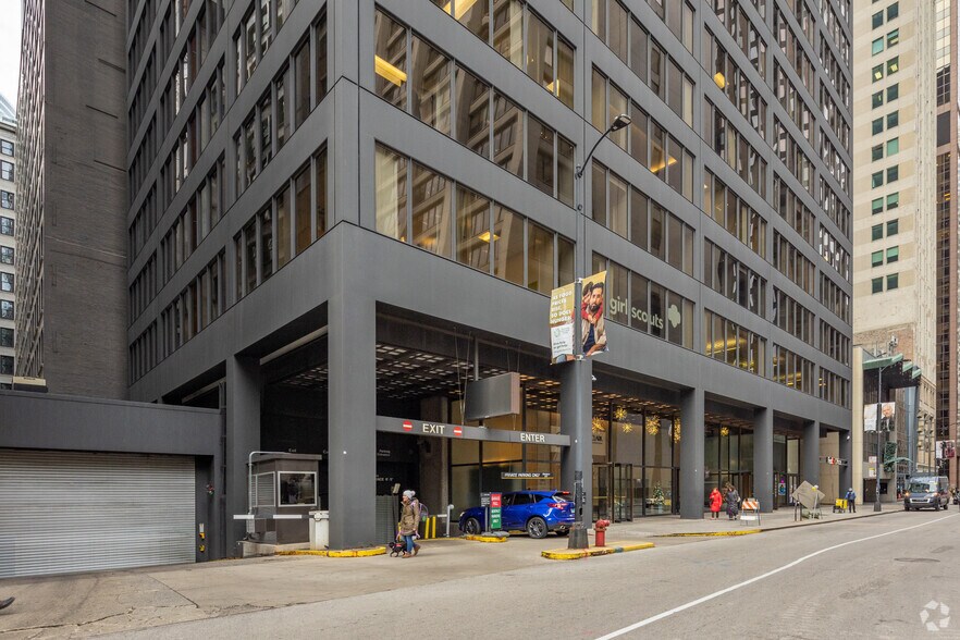 20 S Clark St, Chicago, IL for lease - Building Photo - Image 2 of 8