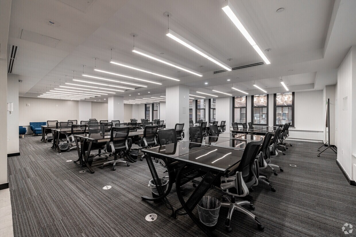 15 W 38th St, New York, NY for lease Interior Photo- Image 1 of 3