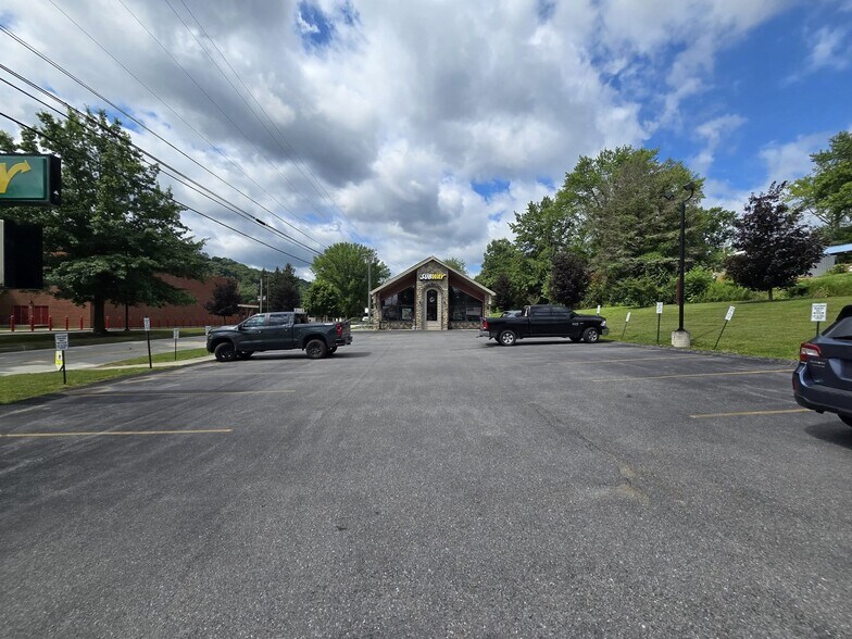 945 Broad St, New Bethlehem, PA à vendre - Photo du bâtiment - Image 2 de 10