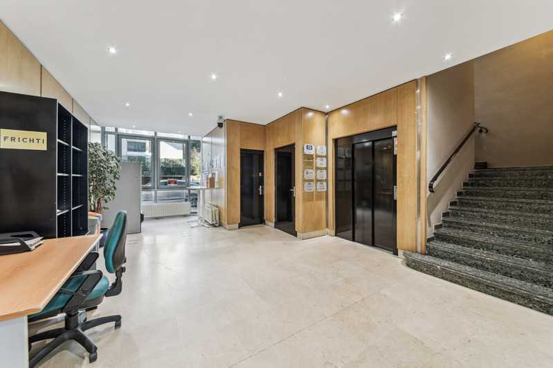 152 Rue De Picpus, Paris for lease - Lobby - Image 3 of 8