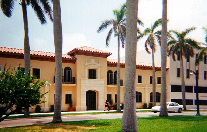 240 Royal Palm Way, Palm Beach, FL à louer - Photo du bâtiment - Image 3 de 5