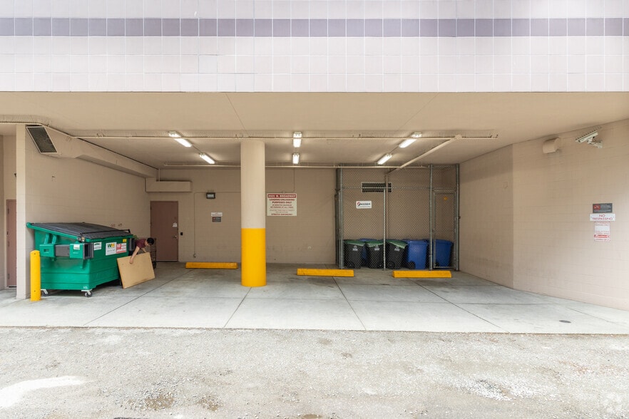 2025 W Broadway, Vancouver, BC for lease - Building Photo - Image 3 of 5