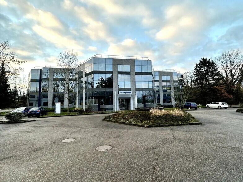 Office in ILLKIRCH-GRAFFENSTADEN for lease - Building Photo - Image 1 of 6