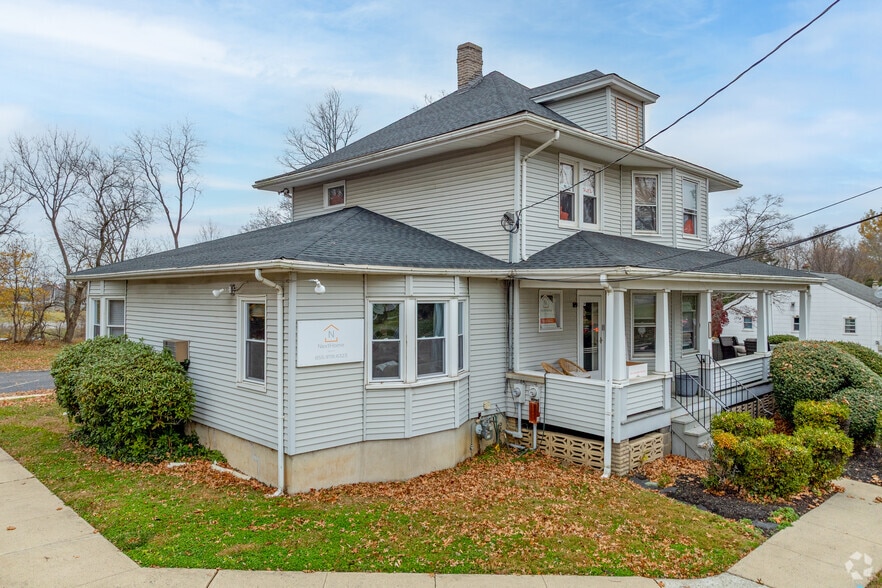 149 W Main St, Freehold, NJ for lease - Building Photo - Image 2 of 20