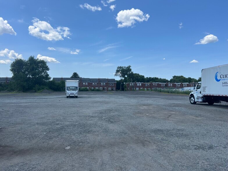 1445 Calcon Hook Rd, Sharon Hill, PA à louer - Photo du bâtiment - Image 2 de 13