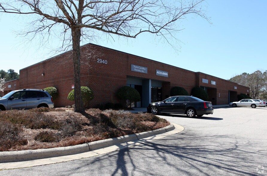 2940 Trawick Rd, Raleigh, NC à louer - Photo du bâtiment - Image 2 de 11