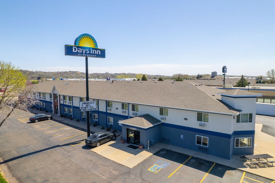 3000 Singing Hills Blvd, Sioux City, IA for sale - Building Photo - Image 3 of 31