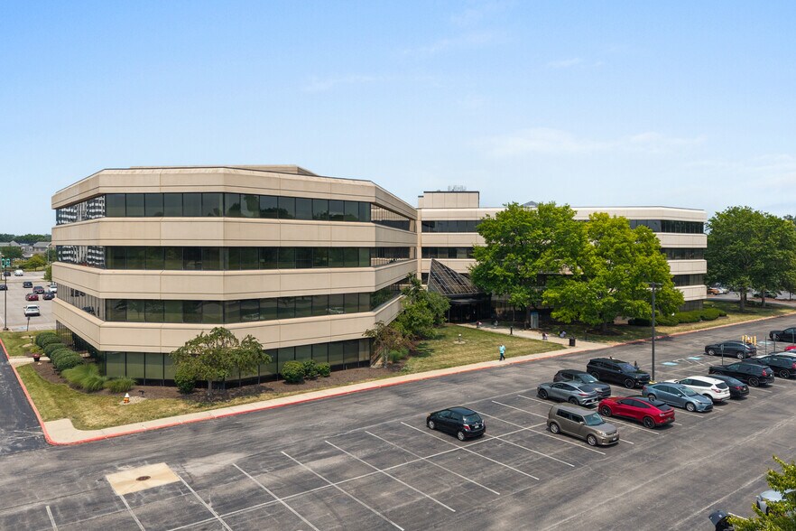 24950-25000 Country Club Blvd, North Olmsted, OH à louer - Photo du bâtiment - Image 3 de 24