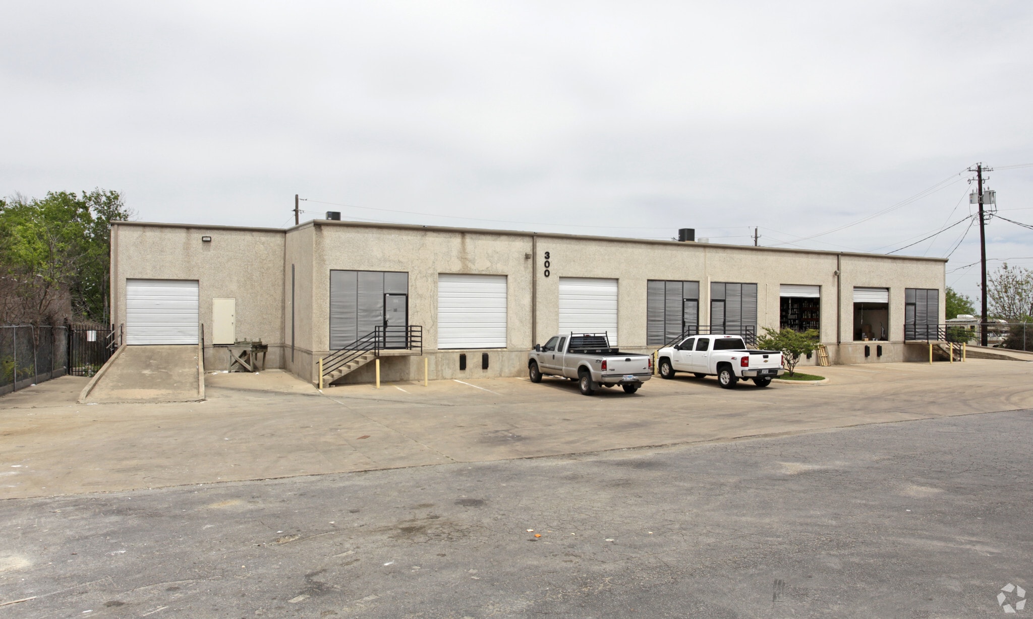 404 W Powell Ln, Austin, TX for lease Primary Photo- Image 1 of 4