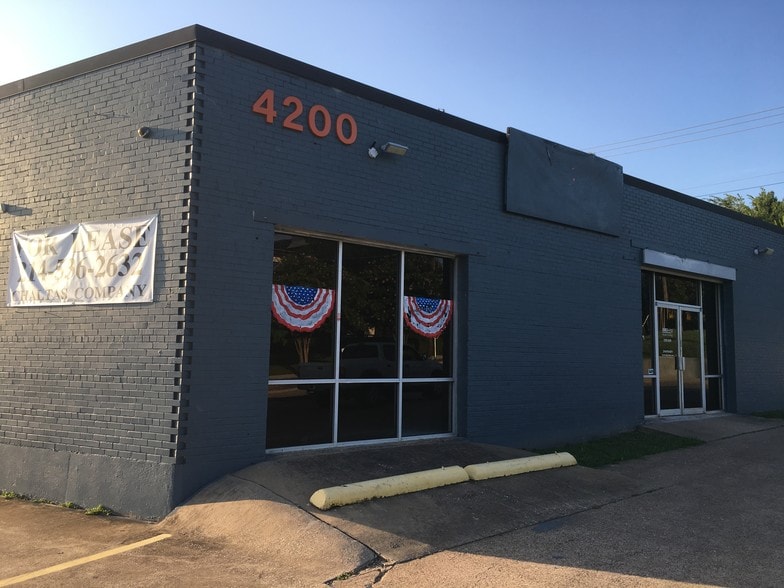 4200 Harry Hines Blvd, Dallas, TX for lease - Building Photo - Image 2 of 5