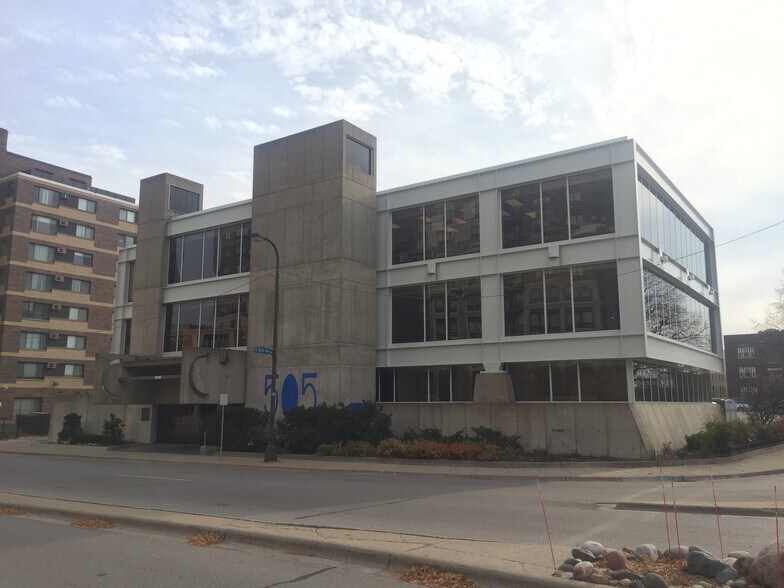 505 E Grant St, Minneapolis, MN à louer - Photo du bâtiment - Image 1 de 10
