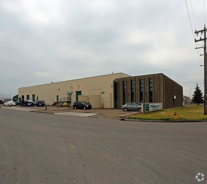 7105 Girard Rd NW, Edmonton, AB for sale - Primary Photo - Image 1 of 1