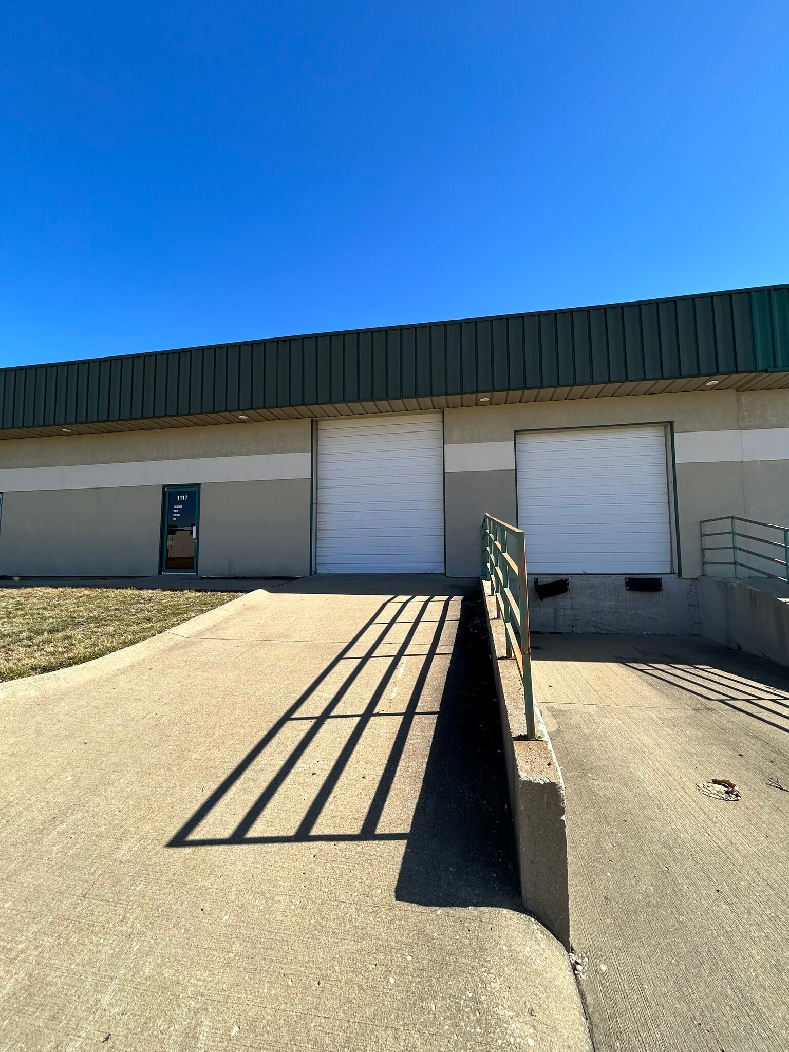 1117 Valley Ridge Ct, Grain Valley, MO for lease Building Photo- Image 1 of 7