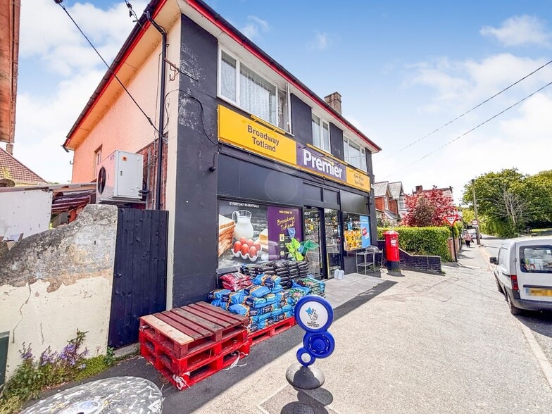 The Broadway, Totland Bay for sale - Building Photo - Image 3 of 5
