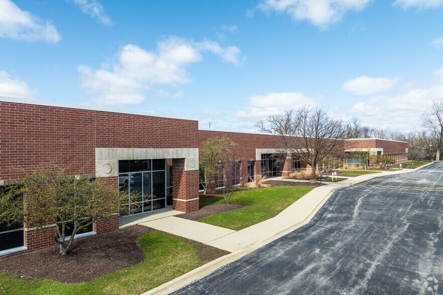 1471 Business Center Dr, Mount Prospect, IL à louer - Photo du bâtiment - Image 2 de 5