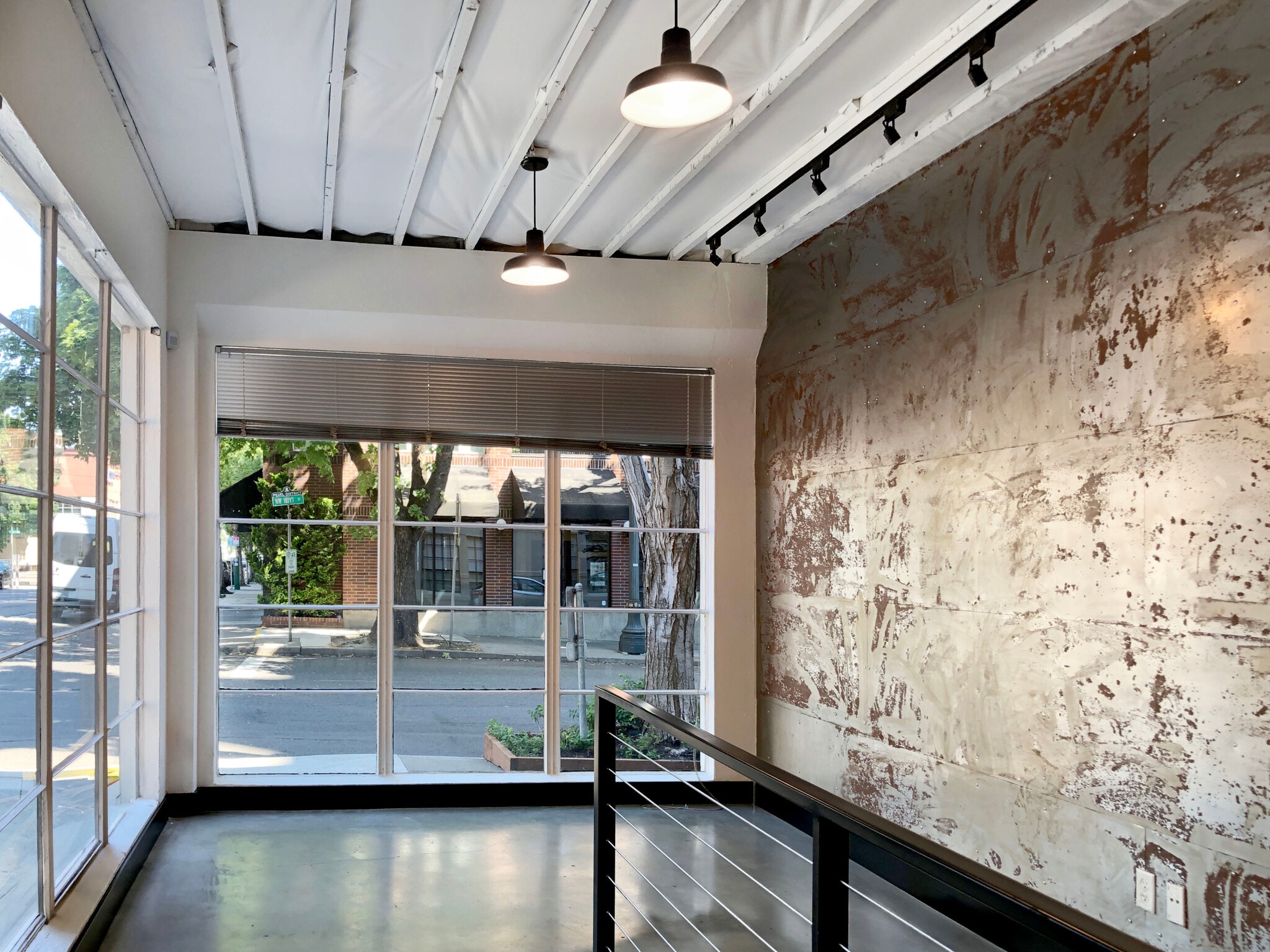 1120-1136 NW Hoyt St, Portland, OR for lease Interior Photo- Image 1 of 5