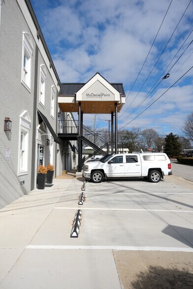 1990 Augusta St, Greenville, SC à louer - Photo du bâtiment - Image 2 de 15
