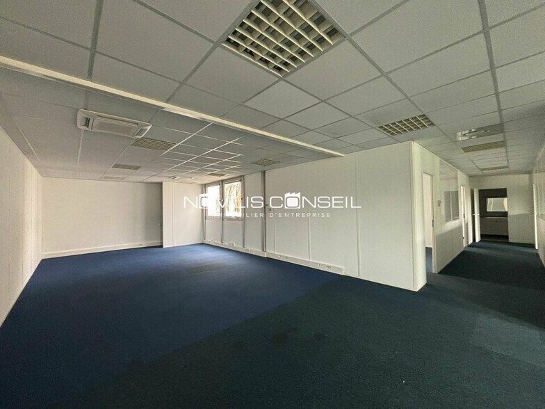 Office in Labège for lease - Interior Photo - Image 1 of 7