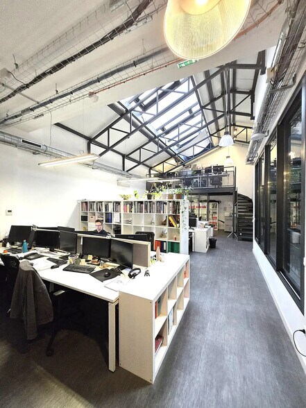Office in Levallois-Perret for sale - Interior Photo - Image 1 of 10