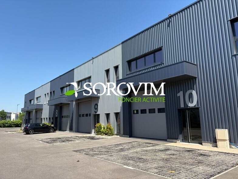 Rue Georges Charpak, Bourgoin-Jallieu for lease - Building Photo - Image 3 of 12