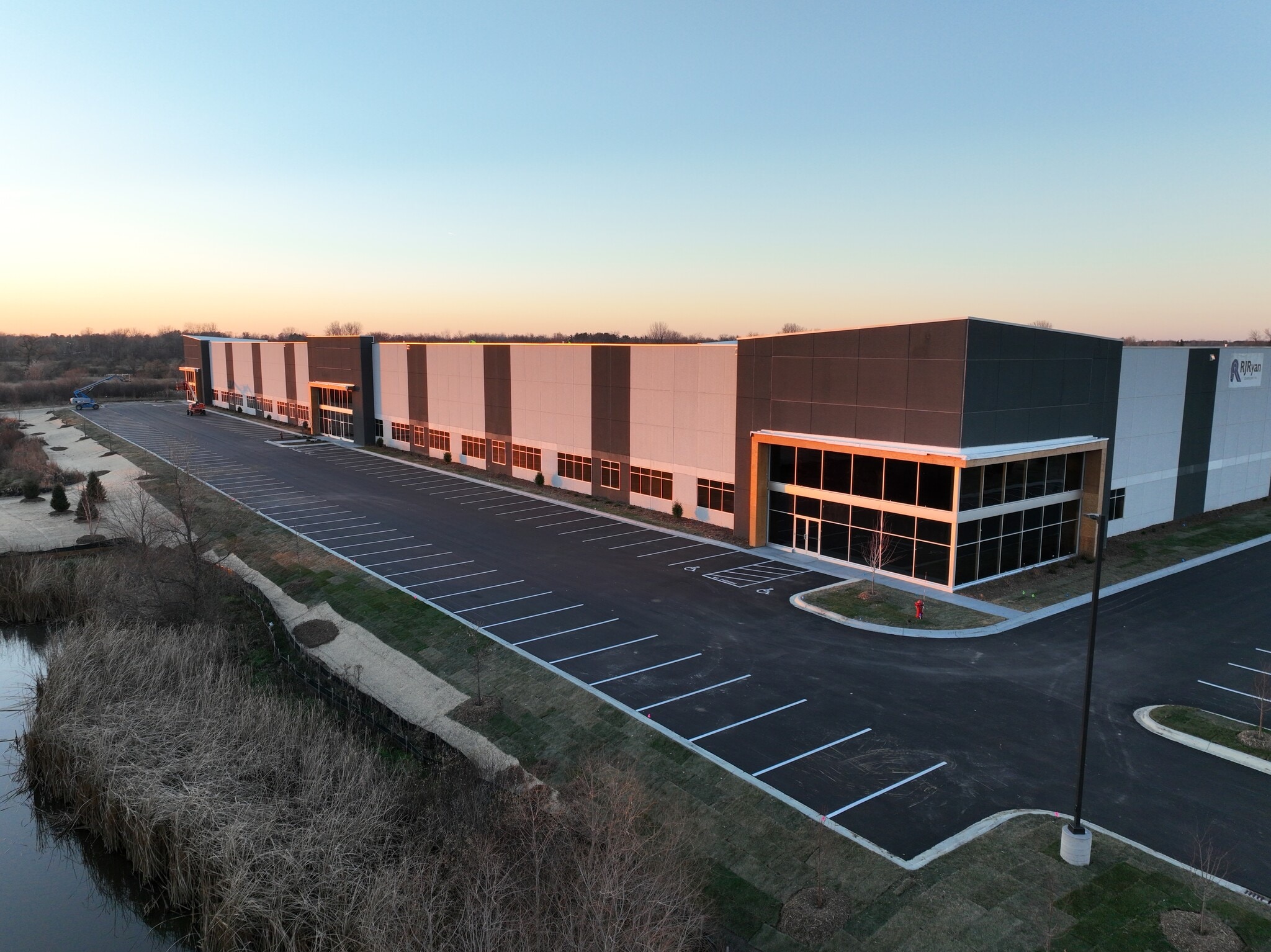 3890 Pheasant Ridge Dr, Blaine, MN for lease Building Photo- Image 1 of 1