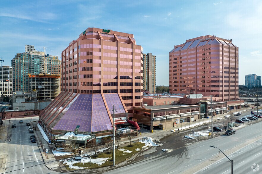 50 Burnhamthorpe Rd W, Mississauga, ON à louer - Photo du bâtiment - Image 2 de 12