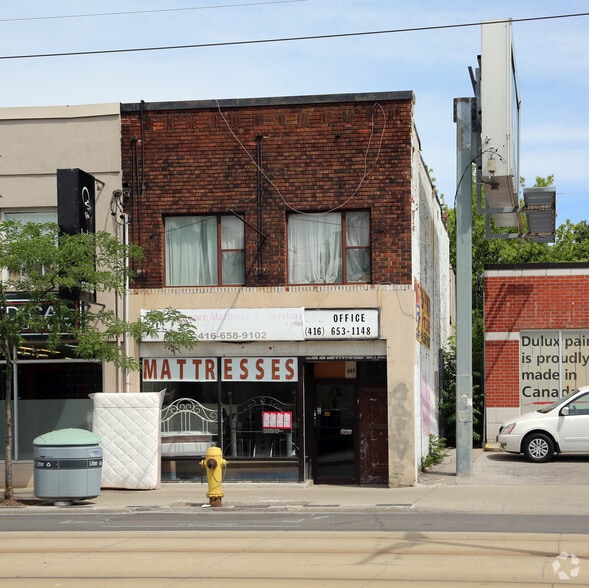 566 St Clair Ave W, Toronto, ON for lease - Primary Photo - Image 1 of 2