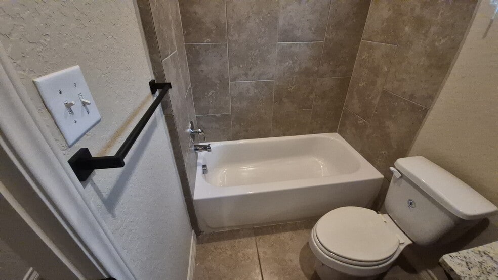 6866 Lakeview Dr, San Antonio, TX for sale - Building Photo - Image 2 of 75
