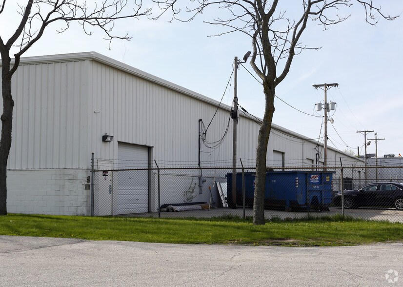 562 S Reynolds Rd, Toledo, OH à louer - Photo du bâtiment - Image 2 de 5