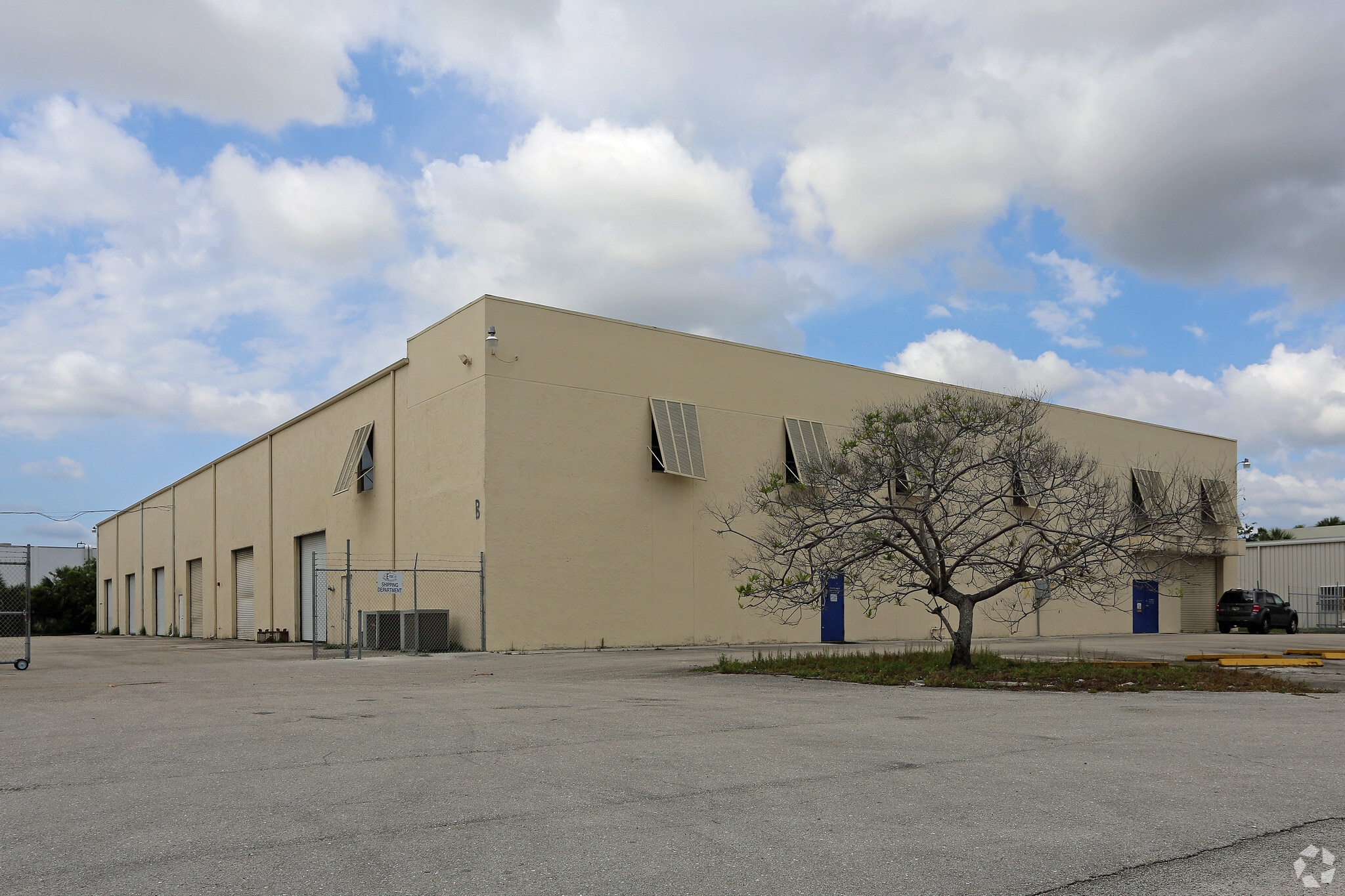 7555 Garden Rd, Riviera Beach, FL for lease Primary Photo- Image 1 of 10
