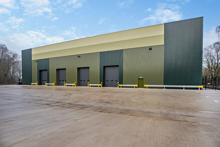 Tower Rd, Stone à louer - Photo du bâtiment - Image 2 de 4