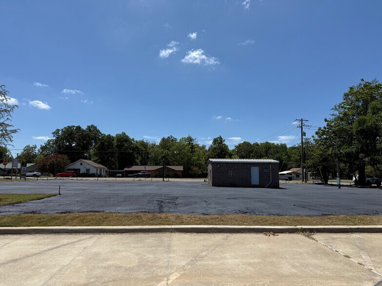 407 N Main St, Lindale, TX à louer - Photo du bâtiment - Image 2 de 7
