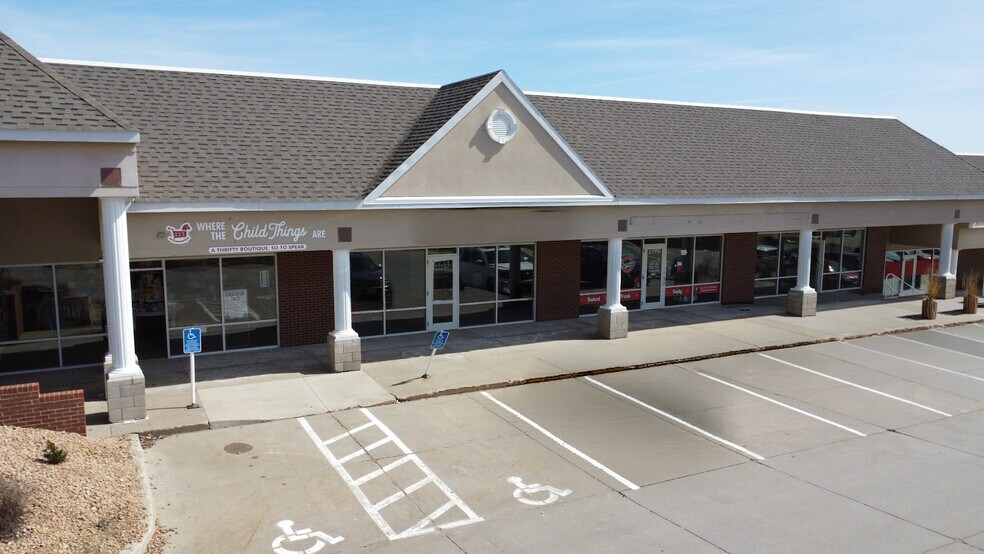 2725-2819 100th St, Urbandale, IA à louer - Photo du bâtiment - Image 2 de 5