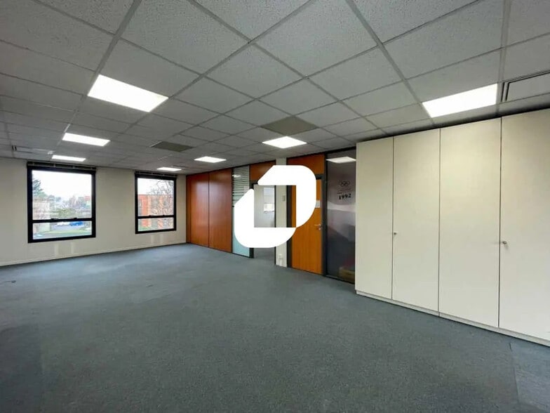 Office in Massy for lease - Building Photo - Image 3 of 8