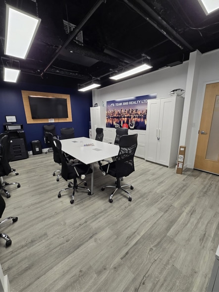 850 Harbourside Dr, North Vancouver, BC for lease - Building Photo - Image 2 of 5