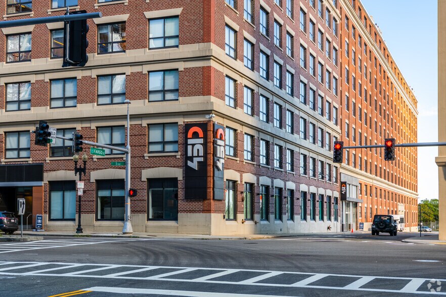 451 D St, Boston, MA à louer - Photo du bâtiment - Image 2 de 16