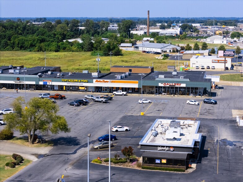 1403 S 1st St, Union City, TN à louer - Photo du bâtiment - Image 3 de 11