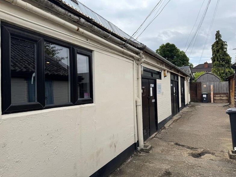 Kings Rd, Addlestone for sale - Building Photo - Image 2 of 8