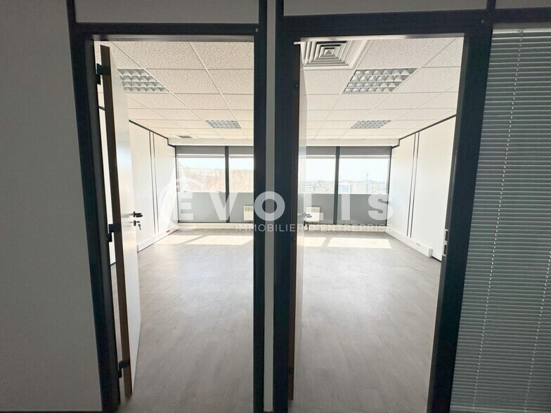 Office in Bordeaux for lease - Interior Photo - Image 3 of 7