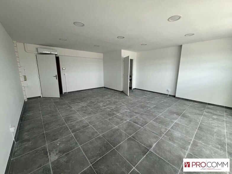 Office in Mazan for lease - Interior Photo - Image 3 of 5