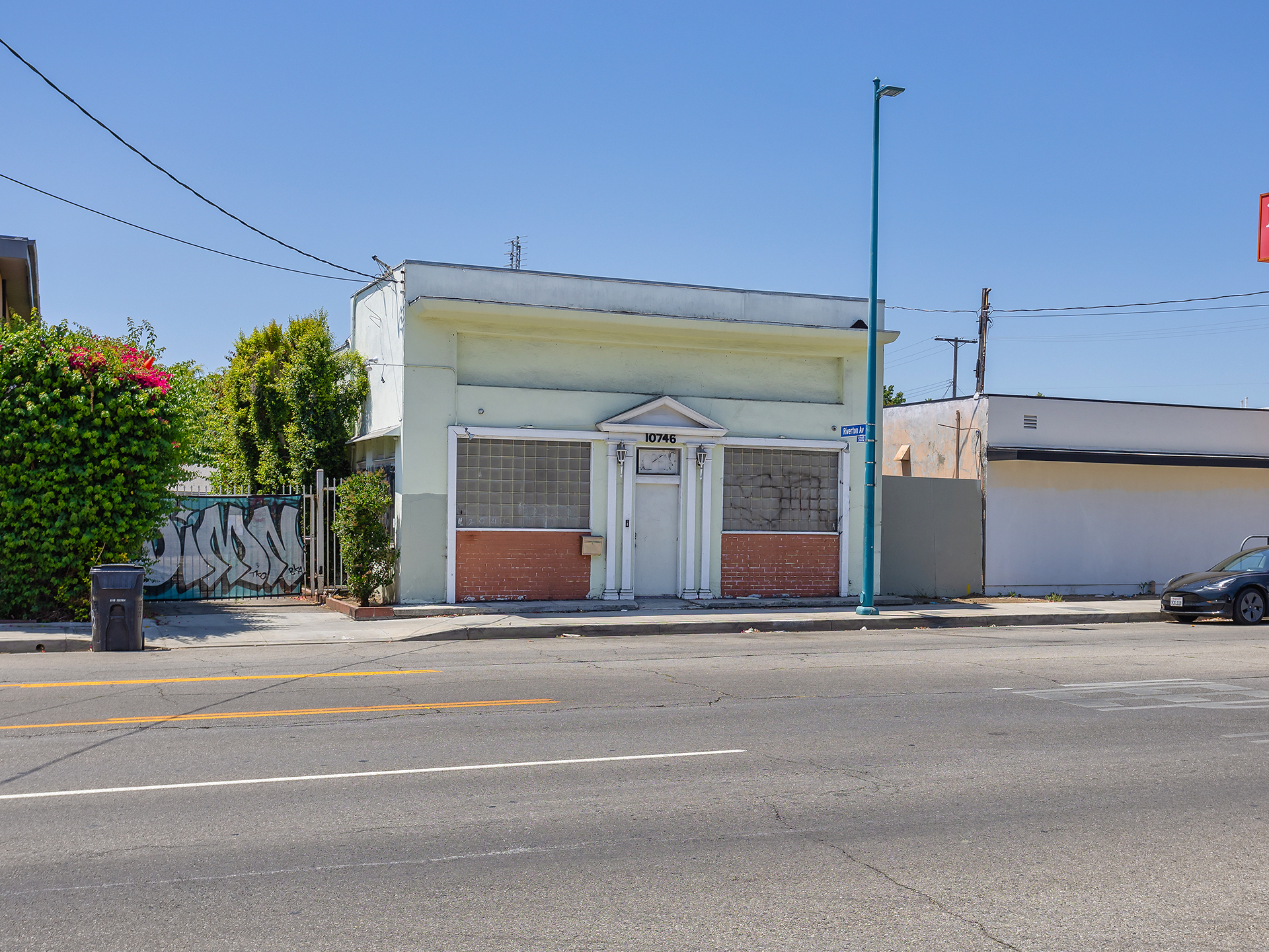 10746 Magnolia Blvd, North Hollywood, CA à vendre Photo du b timent- Image 1 de 53