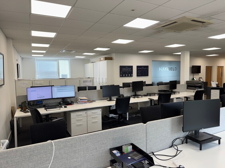 3-3B Opal Dr, Milton Keynes à louer - Photo du bâtiment - Image 3 de 10