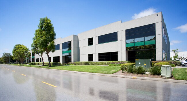 Plus de détails pour 10855 Business Center Dr, Cypress, CA - Local d'activités à louer