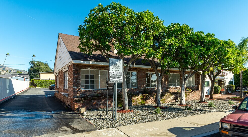 2028 Lake Ave, Altadena, CA à vendre - Photo du bâtiment - Image 2 de 46