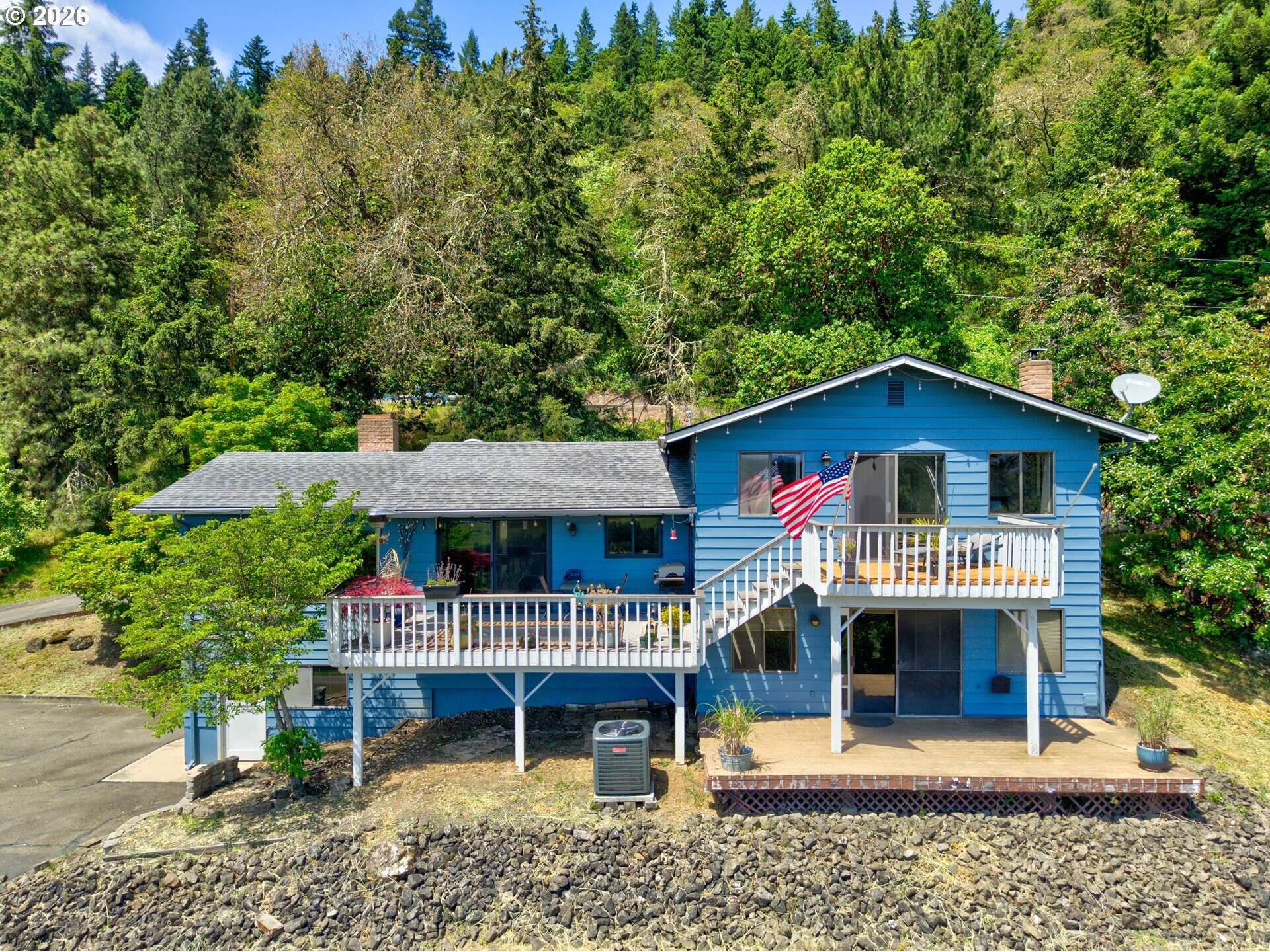 781 Black Oak Dr, Roseburg, OR for sale Primary Photo- Image 1 of 2