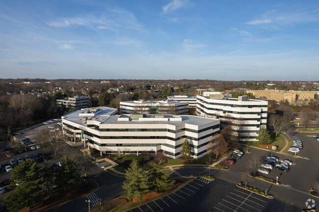 Plus de détails pour 8 Neshaminy Interplex, Trevose, PA - Bureau à louer